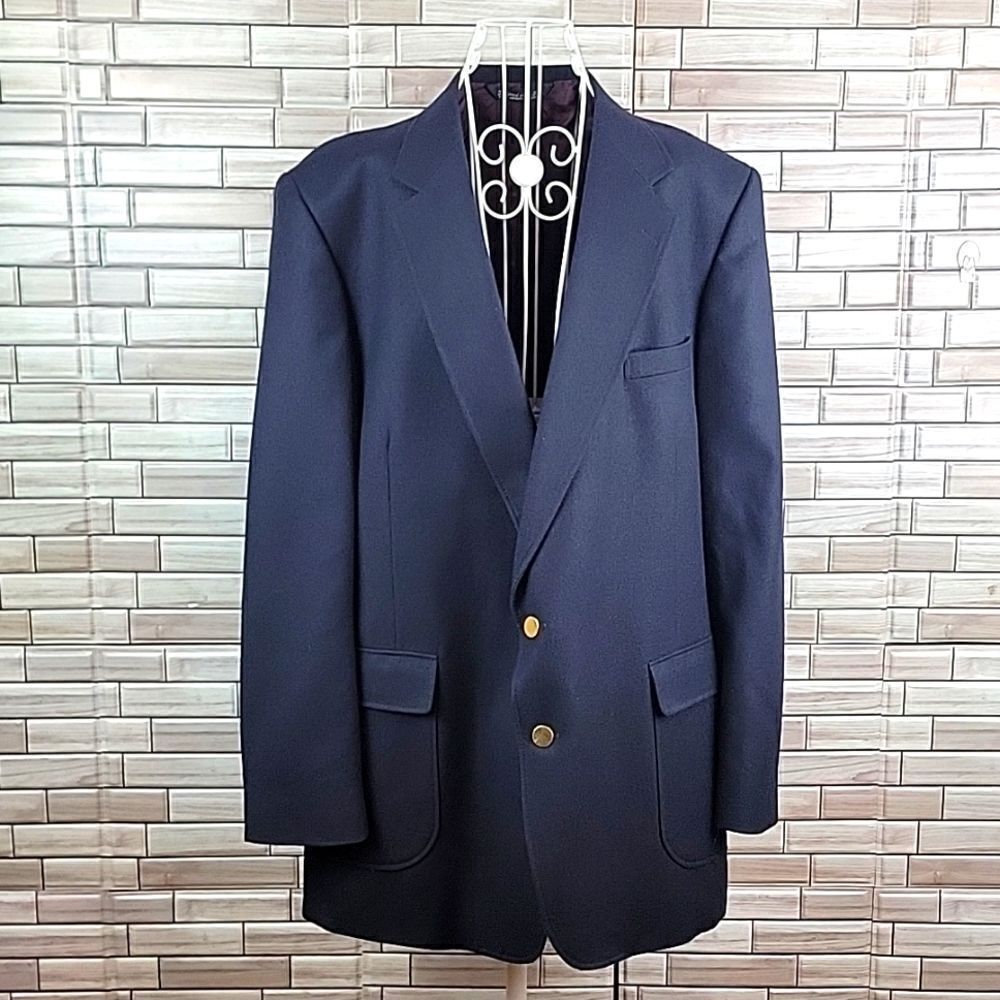 Man in wool Men's navy sport coat Jeffrey Cain style from Hamer's